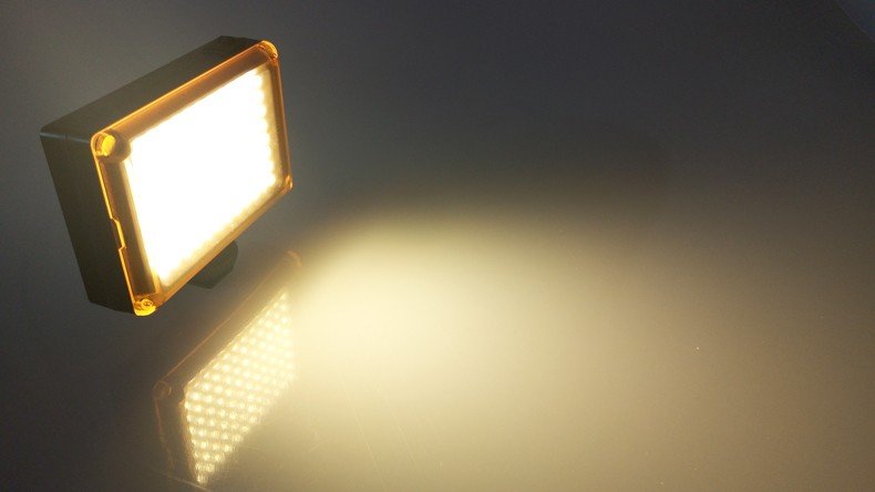 Светодиодная заряжаемая лампа на камеру для фото и видео съемки (11)