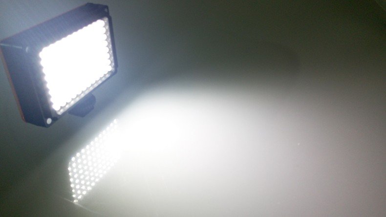 Светодиодная заряжаемая лампа на камеру для фото и видео съемки (12)